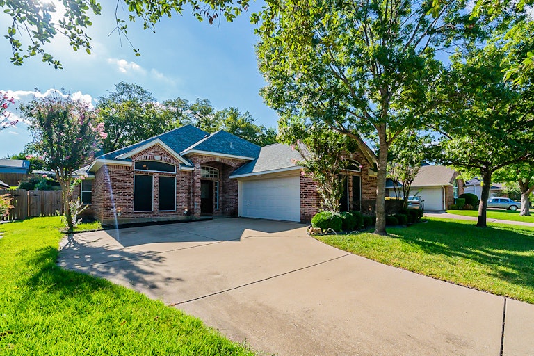 Photo 25 of 25 - 5557 Greenview Ct, North Richland Hills, TX 76148