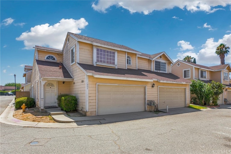 Photo 3 of 50 - 1238 Bayport Cir, Pomona, CA 91768