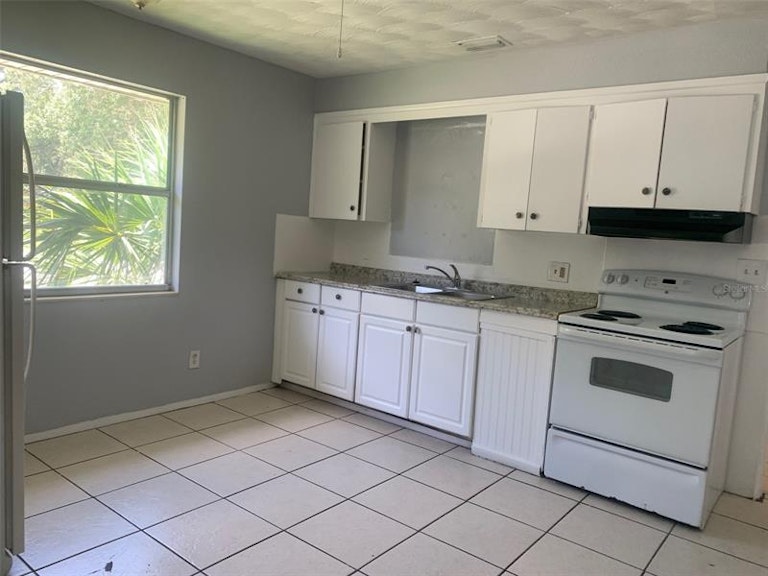 Photo 4 of 10 - 2647 6th St S, Saint Petersburg, FL 33705