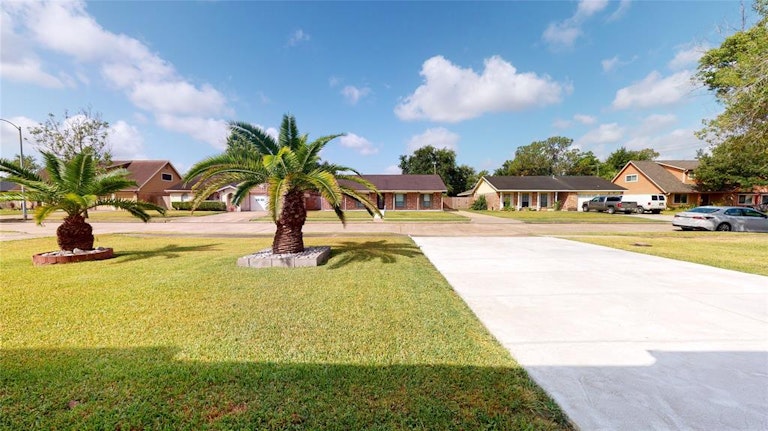 Photo 5 of 48 - 10811 Sagevale Ln, Houston, TX 77089