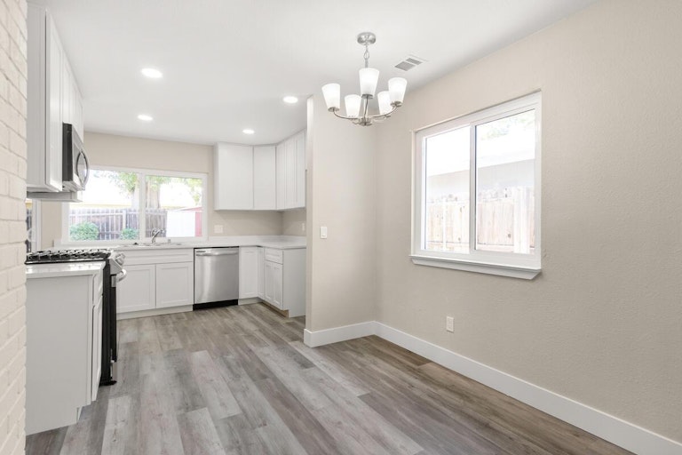 Photo 14 of 27 - 1723 Midway Dr, Woodland, CA 95695