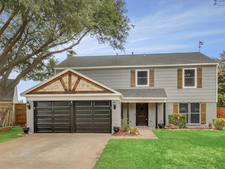 Photo 2 of 38 - 3910 Spring Meadow Ln, Flower Mound, TX 75028