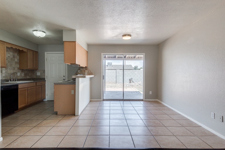 Photo 4 of 25 - 1234 W Erie St, Chandler, AZ 85224
