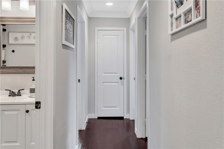 Photo 16 of 40 - 305 Flint Ridge St, Bastrop, TX 78602