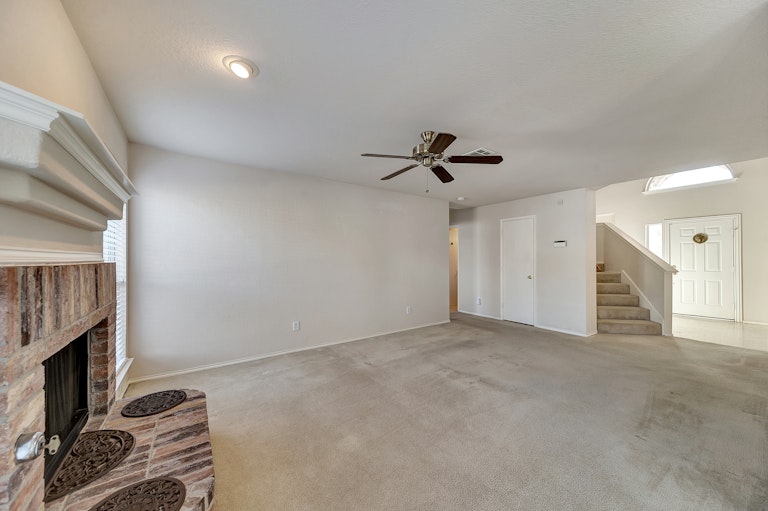 Photo 11 of 26 - 908 Rustic Dr, Fort Worth, TX 76179