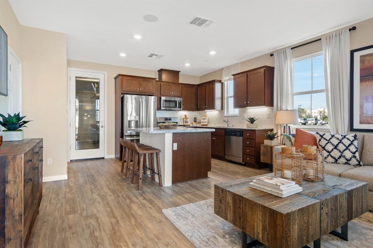 Photo 6 of 33 - 2943 Toulouse Walk, Sacramento, CA 95834