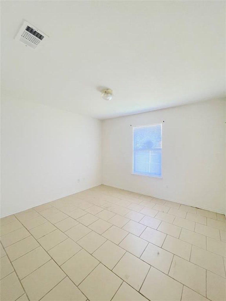 Photo 16 of 18 - 751 Rachel St, Grand Prairie, TX 75052