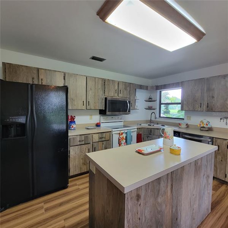 Photo 17 of 35 - 1449 Irma Rd, Eustis, FL 32726