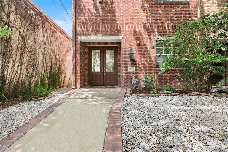 Photo 2 of 36 - 1213 Rosedale St, Houston, TX 77004