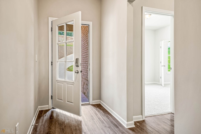 Photo 10 of 25 - 333 Darlington Dr, Ellenwood, GA 30294