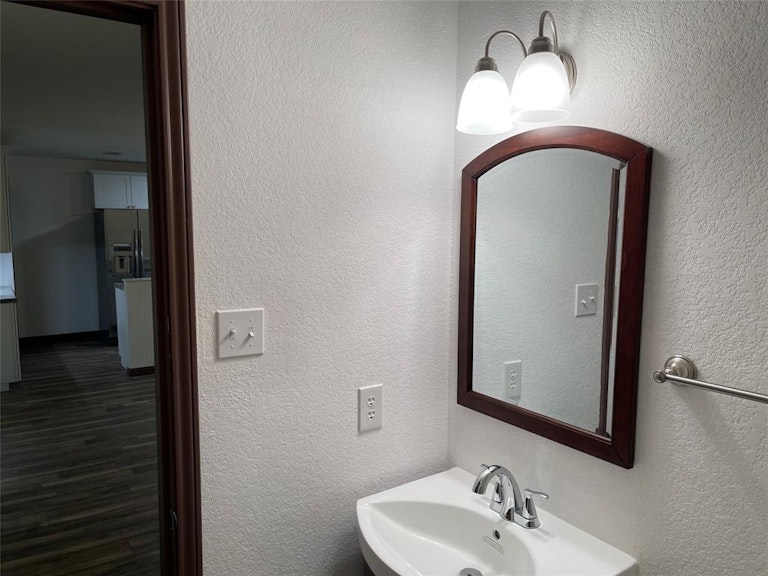 Photo 27 of 40 - 208 Guinevere Dr, Weatherford, TX 76086