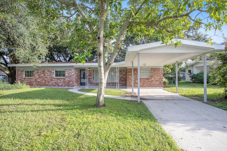 Photo 1 of 17 - 502 S Everina Cir, Brandon, FL 33510