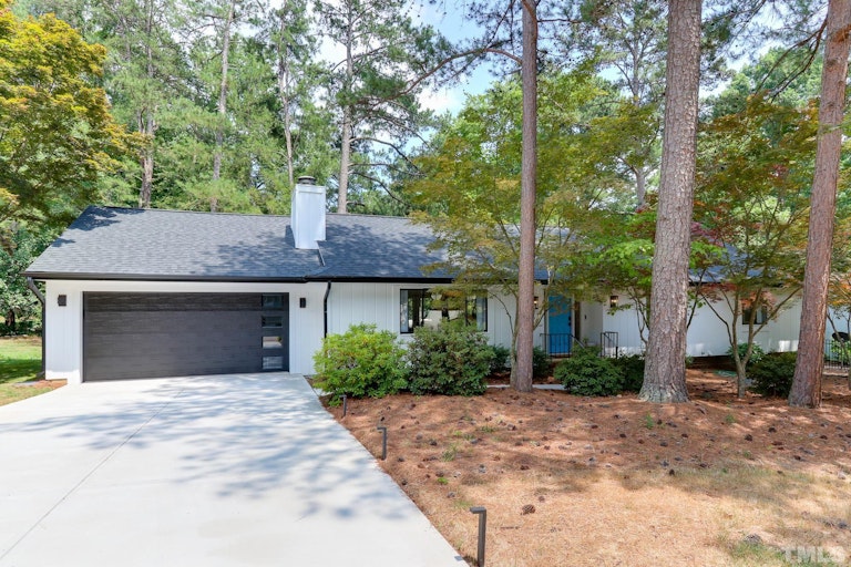 Photo 2 of 29 - 3016 Sylvania Dr, Raleigh, NC 27607