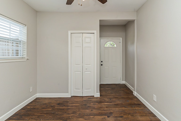 Photo 10 of 21 - 2812 E Ln, Fort Worth, TX 76116