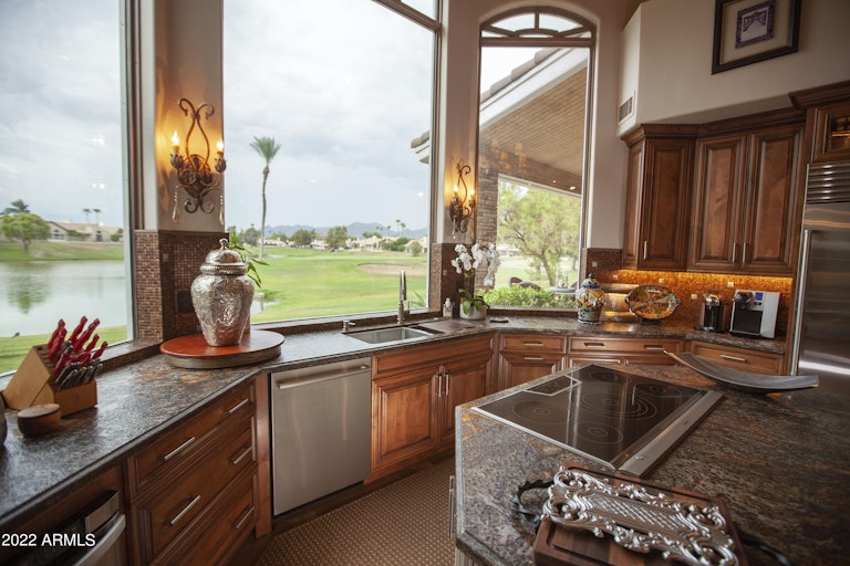Photo 14 of 43 - 8190 E Kalil Dr, Scottsdale, AZ 85260