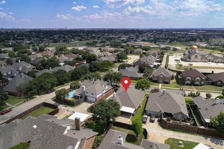 Photo 35 of 38 - 1302 Barclay Dr, Carrollton, TX 75007