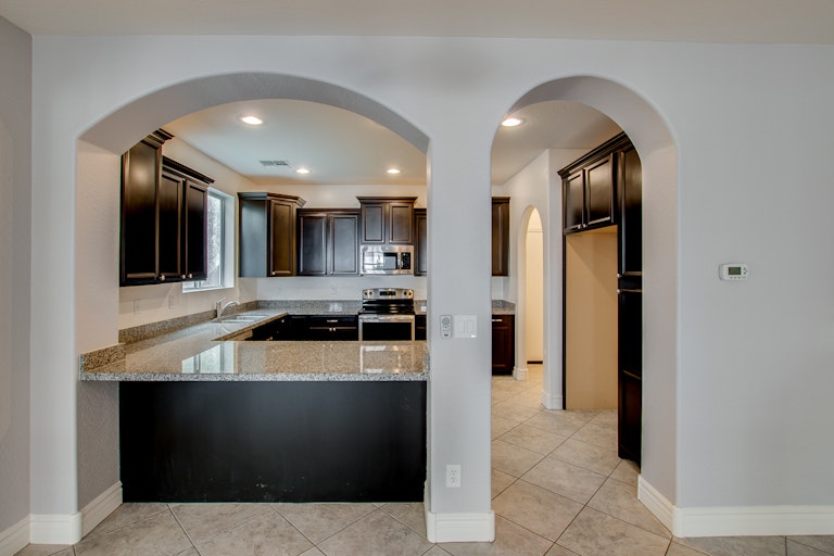 Photo 2 of 33 - 1063 S Storment Ln, Gilbert, AZ 85296