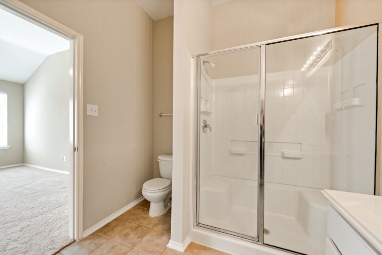 Photo 15 of 24 - 305 Mystic River Trl, Fort Worth, TX 76131