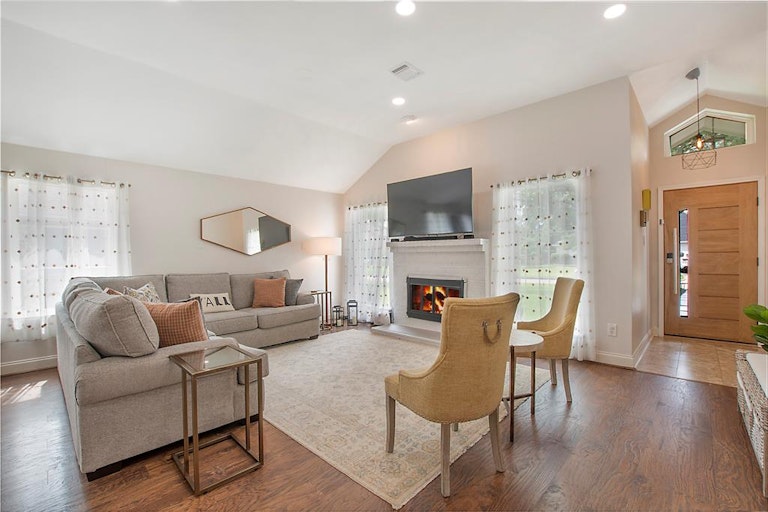 Photo 6 of 32 - 12 Monterey Dr, Roanoke, TX 76262