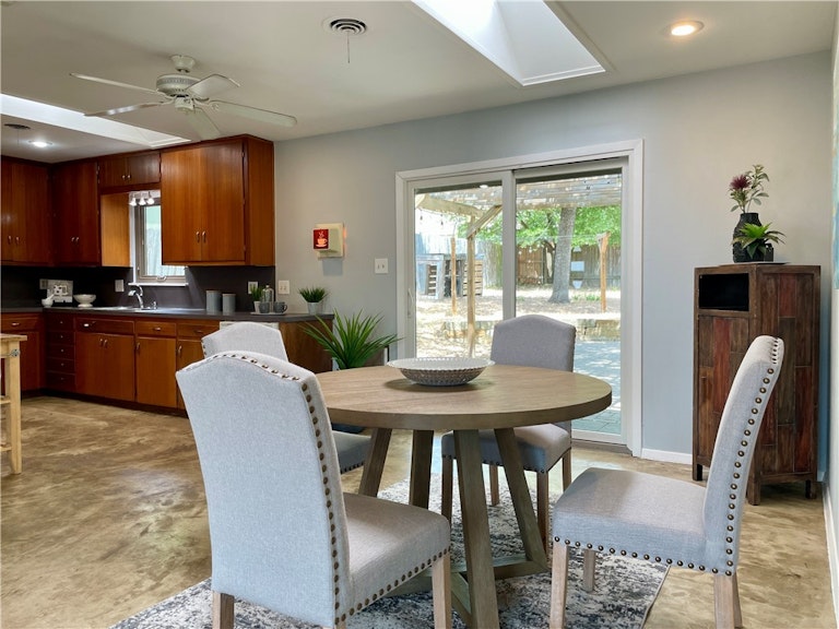 Photo 5 of 35 - 5409 Wellington Dr, Austin, TX 78723