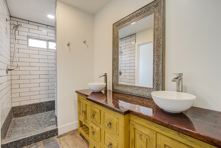 Photo 8 of 32 - 6724 Folkstone Way, Elk Grove, CA 95758