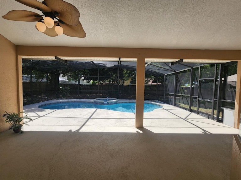 Photo 24 of 41 - 10095 Brandon Cir, Orlando, FL 32836