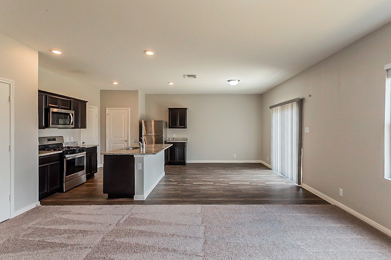 Photo 8 of 21 - 4848 Hallies Gdn, Saint Hedwig, TX 78152