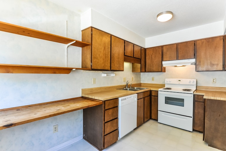 Photo 13 of 25 - 7265 Sandy Creek Dr, Raleigh, NC 27615