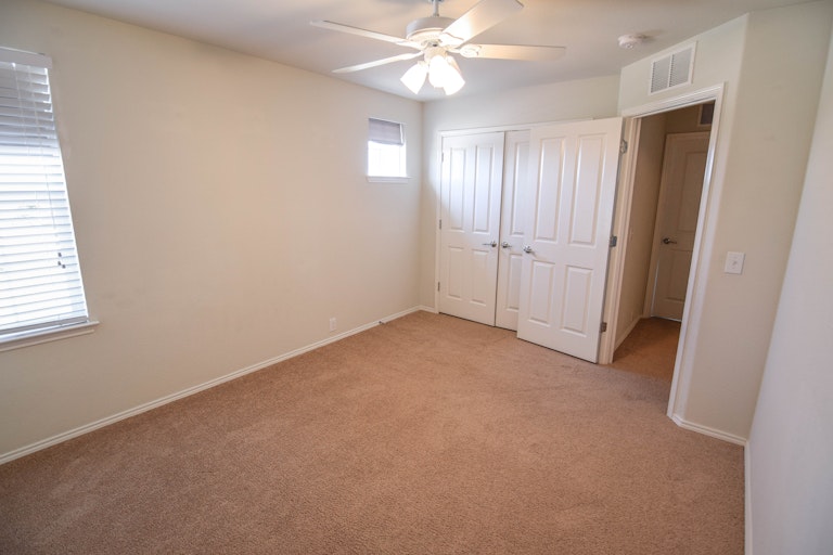 Photo 33 of 37 - 15964 Avenel Way, Fort Worth, TX 76177