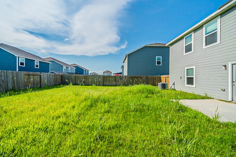 Photo 24 of 27 - 8015 Distant Harbor Rd, Baytown, TX 77523