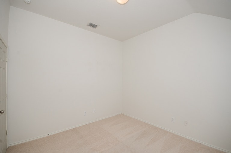 Photo 23 of 30 - 905 Crockett Dr, Lavon, TX 75166