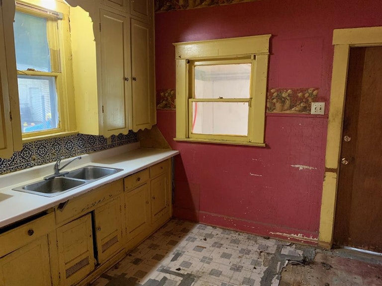 Photo 5 of 16 - 1734 Arizona Ave, Dallas, TX 75216