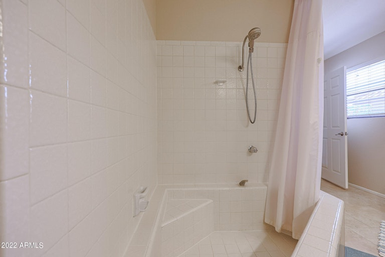 Photo 33 of 38 - 5207 E Half Moon Dr, Phoenix, AZ 85044