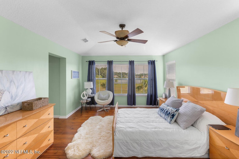 Photo 23 of 40 - 6304 Pendragon Pl, Jacksonville, FL 32258