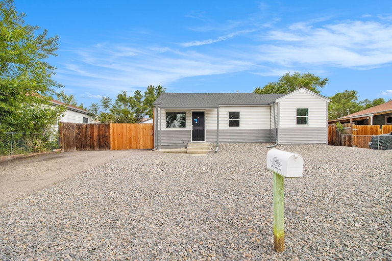 Photo 1 of 19 - 2121 E 89th Ave, Thornton, CO 80229