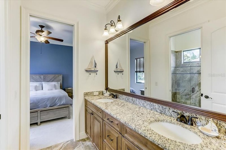Photo 18 of 35 - 14722 Secret Harbor Pl, Lakewood Ranch, FL 34202