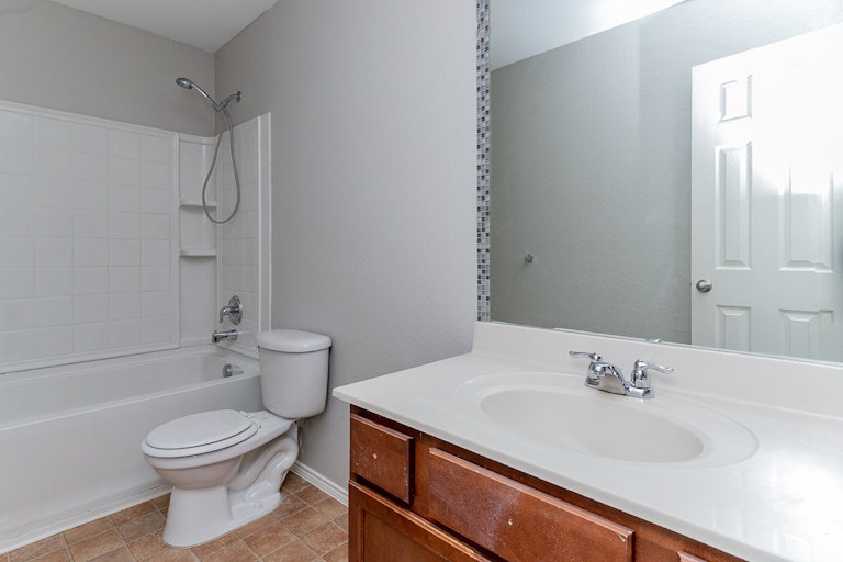 Photo 14 of 23 - 2023 Godiva St, Lancaster, TX 75134