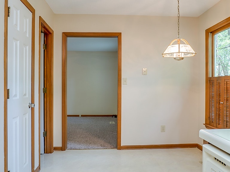 Photo 7 of 22 - 612 Sanderson Dr, Durham, NC 27704