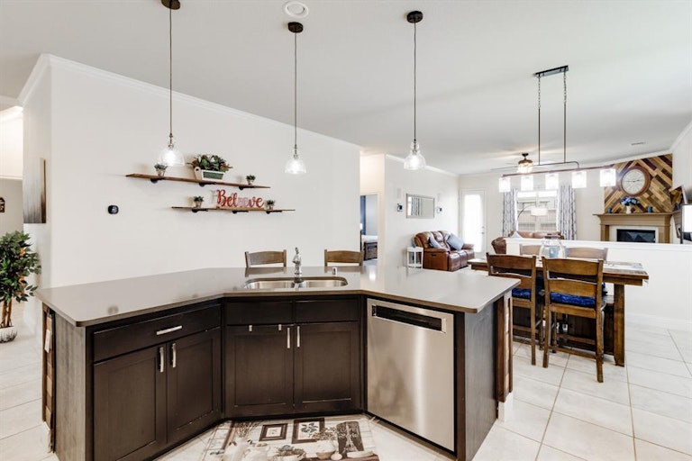 Photo 4 of 23 - 5901 Humber Ln, Aubrey, TX 76227