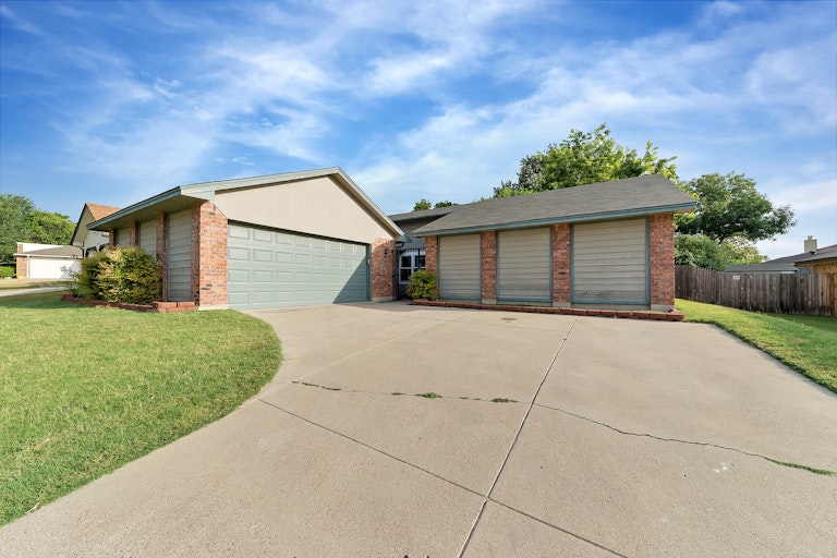 Photo 26 of 26 - 10228 Powder Horn Rd, Fort Worth, TX 76108