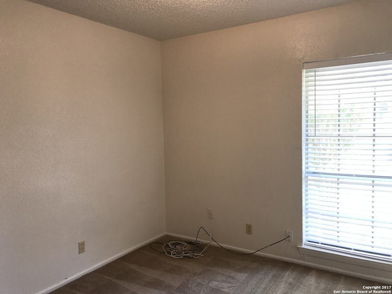Photo 9 of 17 - 14227 Ridge Meadow Dr, San Antonio, TX 78233