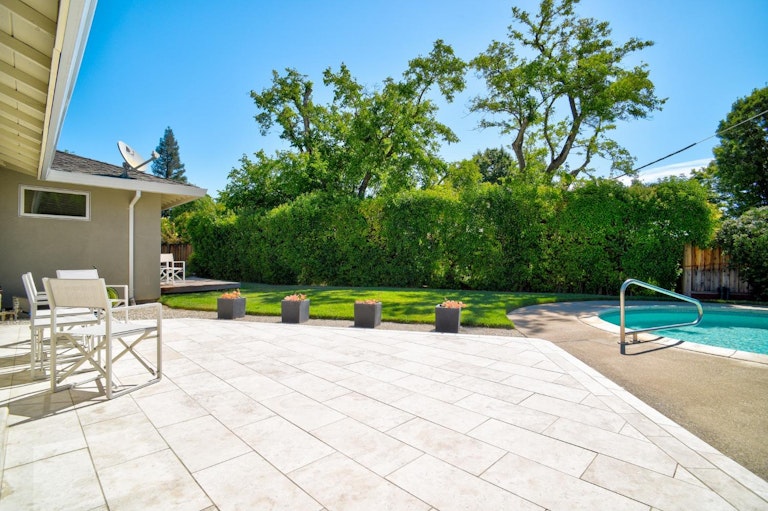 Photo 35 of 68 - 1940 Rolling Hills Rd, Sacramento, CA 95864