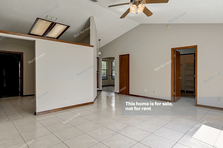 Photo 32 of 32 - 8460 Rockridge Dr, Jacksonville, FL 32244