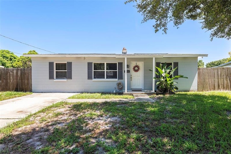 Photo 2 of 20 - 3211 W Tyson Ave, Tampa, FL 33611