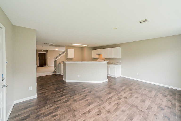 Photo 13 of 38 - 18910 Remington Mill Dr, Houston, TX 77073