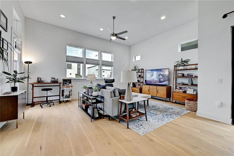 Photo 5 of 22 - 7321 Cordoba Dr, Austin, TX 78724