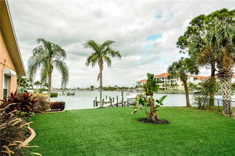 Photo 23 of 25 - 6338 Wisteria Ln, Apollo Beach, FL 33572