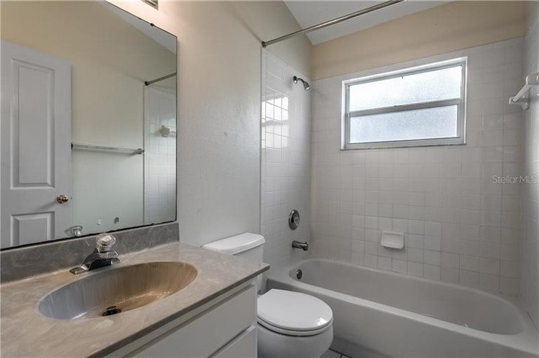 Photo 15 of 21 - 9919 Stockbridge Dr, Tampa, FL 33626