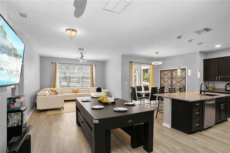 Photo 13 of 45 - 10565 Coral Key Ave, Tampa, FL 33647