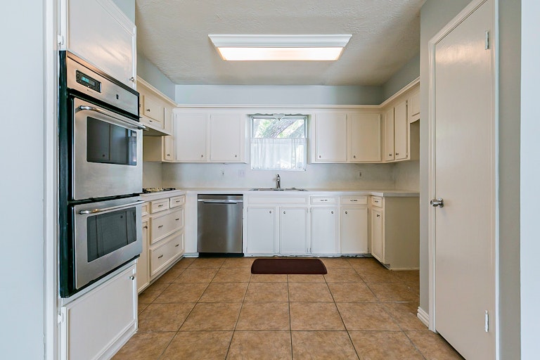 Photo 4 of 21 - 1801 Crooked Creek Ln, Pearland, TX 77581